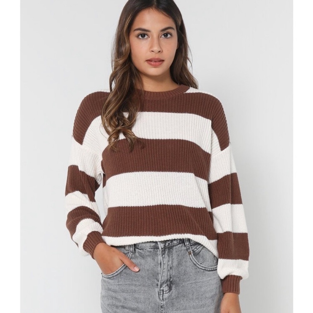 Hollister XS White and Brown Sweater